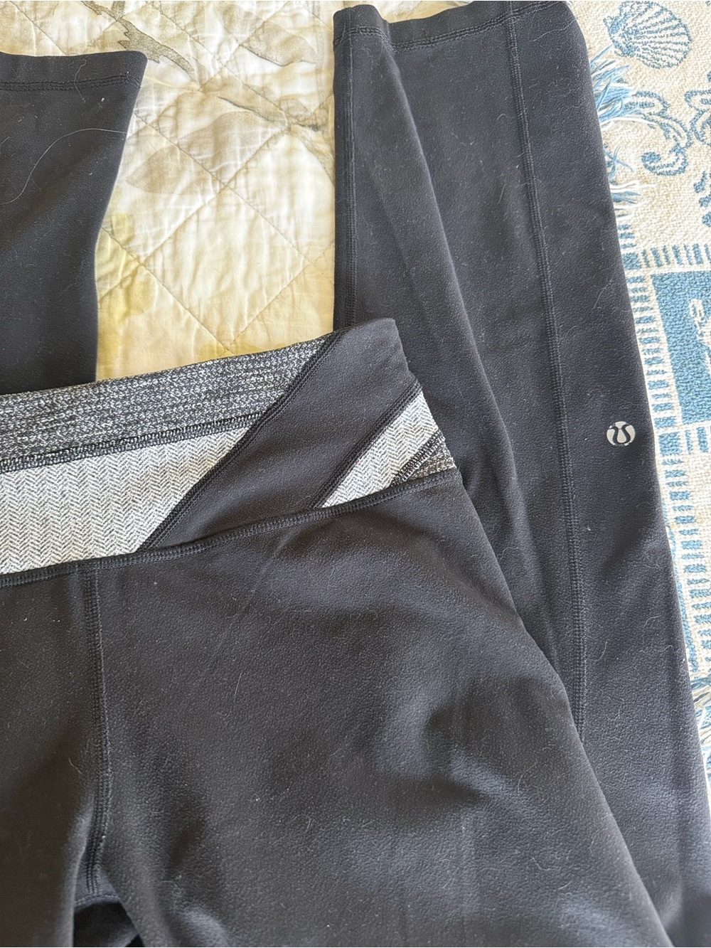 🍋Lululemon Black Leggings with Gray Quilted Waistband - Picture 8 of 8